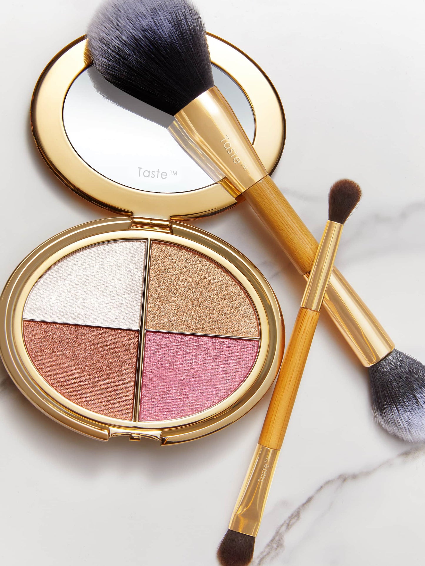 ✨ Glow Wardrobe Eye & Cheek Palette Multi-Dimensional Shine, Anytime ✨